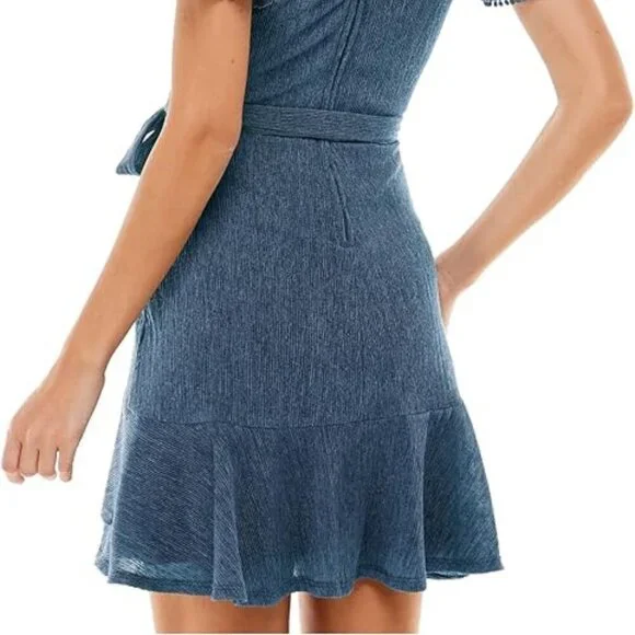 NWT City Studios Juniors Flutter-Sleeve Belted Dress Size 13 - Picture 4 of 5